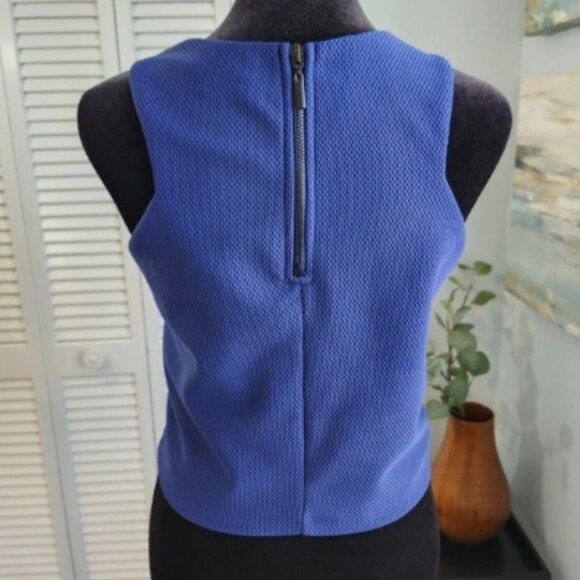 🔥 Bisou Bisou Blue Sleeveless Top Textured Slight Crop Size Large Day to Night - Picture 3 of 7